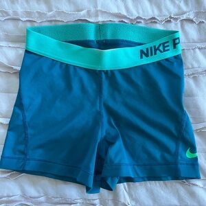 Nike Pros - Size Small - Teal